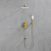 Почищенный щеткой набор для душа в ванной комнате золота, горячая и холодная вода в установленном стеной скрытом дождем смесителе для душа